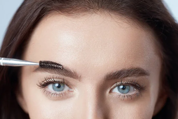 Brushing Eyebrows Woman Shaping Brows Brush Beautiful Girl Close Portrait — Stock Photo, Image
