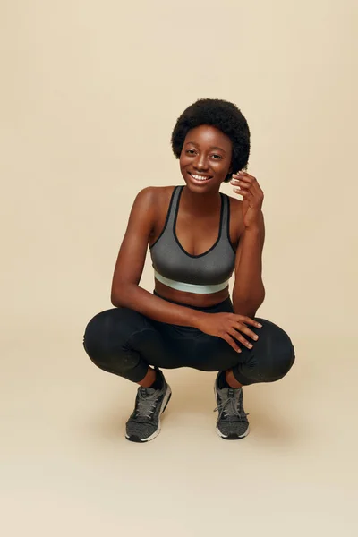 Fit Girl Sporty African Woman Portrait Beautiful Smiling Female Sportswear — Stock Photo, Image