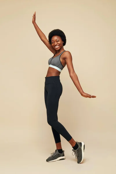 Fitness Sporty African Woman Full Length Portrait Smiling Female Sportswear — Stock Photo, Image