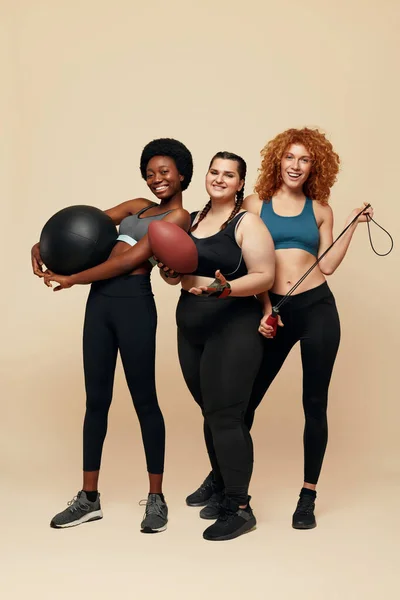 Diversity Models Different Ethnicity Size Women Smiling Multicultural Friends Sportswear — Stock Photo, Image