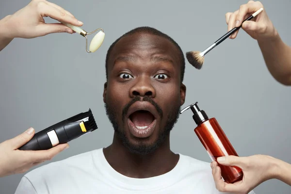 Male Skin Care Facial Beauty Treatment African Model Jade Roller — Stock Photo, Image