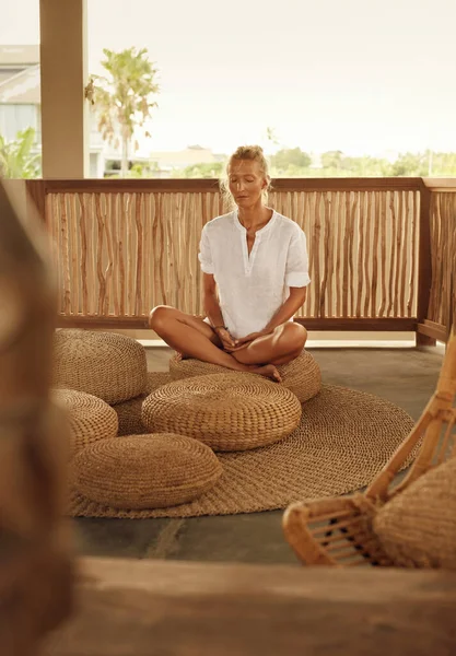 Meditación Terraza Relajación Equilibrio Mental Inicio Yoga Practicando Para Estilo — Foto de Stock