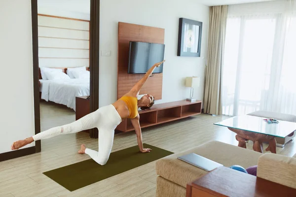 Yoga Workout Woman Side Angle Asana Female Practicing Utthita Parsvakonasana — Stock Photo, Image