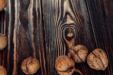 Yararlı ve doğal ahşap yüzey üzerinde Kuruyemiş