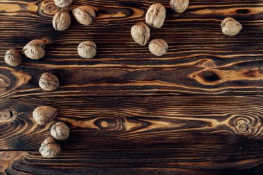 Yararlı ve doğal ahşap yüzey üzerinde Kuruyemiş