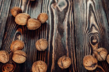 Yararlı ve doğal ahşap yüzey üzerinde Kuruyemiş