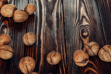 Yararlı ve doğal ahşap yüzey üzerinde Kuruyemiş