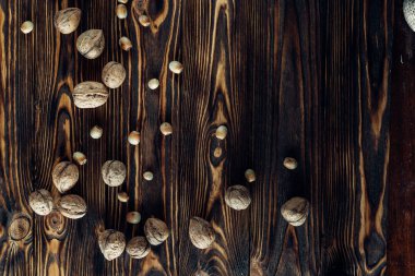 Yararlı ve doğal ahşap yüzey üzerinde Kuruyemiş