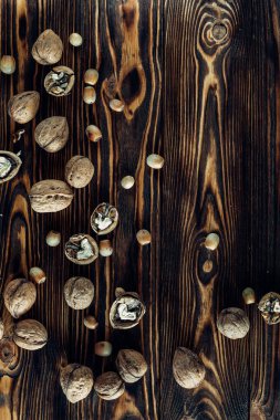 Yararlı ve doğal ahşap yüzey üzerinde Kuruyemiş