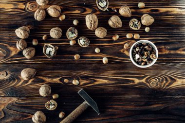 Yararlı ve doğal ahşap yüzey üzerinde Kuruyemiş