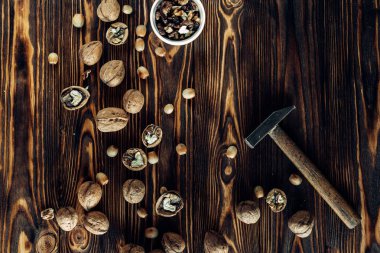 Yararlı ve doğal ahşap yüzey üzerinde Kuruyemiş