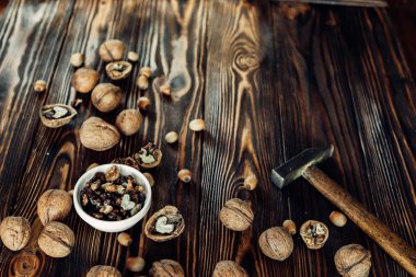 Yararlı ve doğal ahşap yüzey üzerinde Kuruyemiş