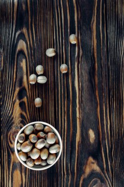 Yararlı ve doğal ahşap yüzey üzerinde Kuruyemiş