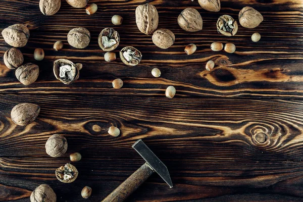 Yararlı ve doğal ahşap yüzey üzerinde Kuruyemiş