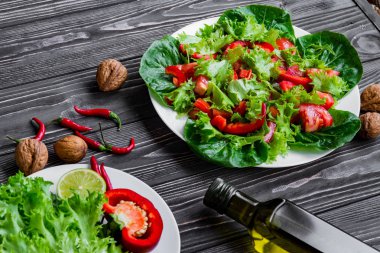 Taze sebze salatası