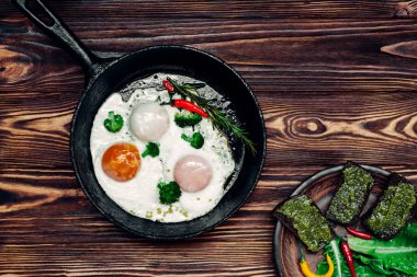 ahşap üzerine peynir