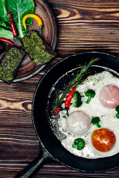 Kızartma tavasında yumurta