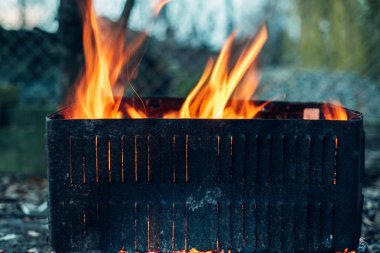 avlu agains yakacak odun Yakılan