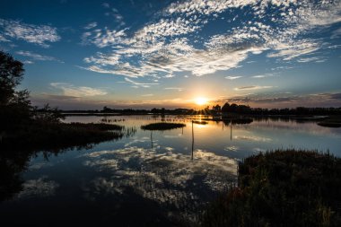 Yaz aylarında göl günbatımı