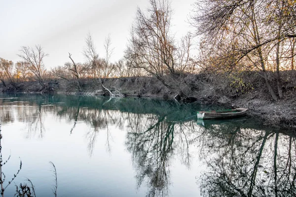 Autunno nel fiume — Foto Stock