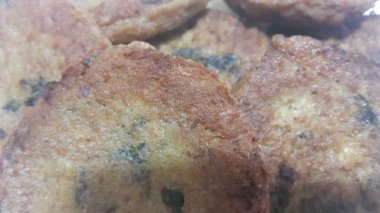 Lezzetli baharatlı kızarmış kebap, Asya hızlı yemek tarifi evde görünümünü kapat.