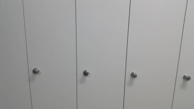 Perspektif Görünümü dolap veya üst üste beyaz kapı ile dolap