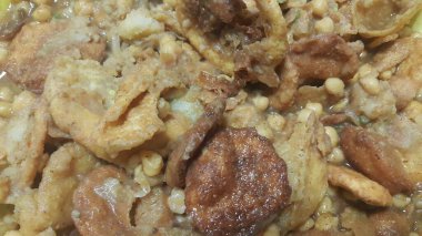 Tatlı ve baharatlı yemek dahi bhalle veya dahi puri veya pani puri Asya eve yapılan