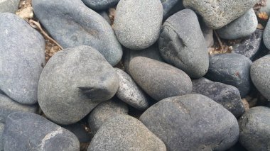 Taş çakıl taşları, küçük, yuvarlak, pürüzsüz kayalar. Metin için doku arkaplanı