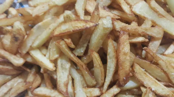 감자 감자 튀김 또는 구운된 감자 스틱의 근접 촬영 보기 — 스톡 사진