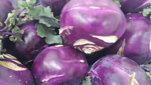 Fruits background: Purple fresh kohlrabi turnip in supermarket for sale — Stock Photo, Image