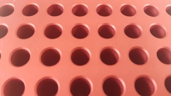 研究实验室金微移液器盒孔洞的特写 — 图库照片