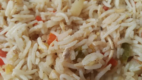 Basmatireis pulao oder pulav mit Erbsen oder Gemüsereis — Stockfoto