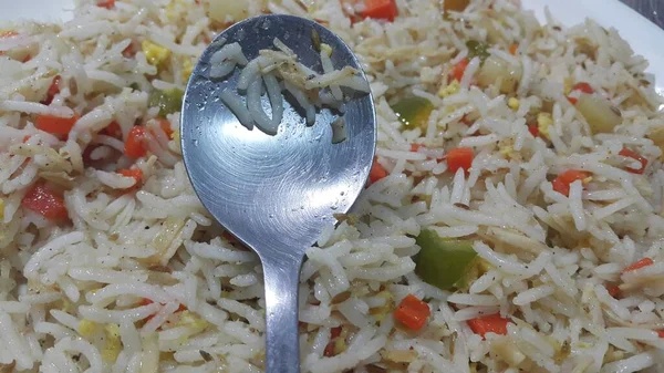 Arroz Basmati Pulao o pulav con guisantes, o arroz vegetal —  Fotos de Stock