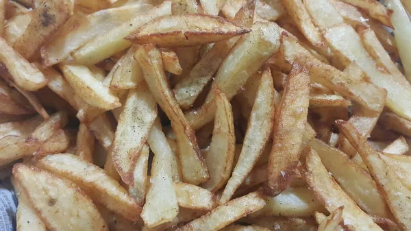 Vista de cerca de papas fritas o palitos de papas asadas —  Fotos de Stock