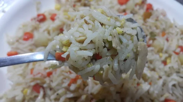 Pulao ρύζι μπασμάτι ή pulav με μπιζέλια, ή ρύζι λαχανικών — Φωτογραφία Αρχείου