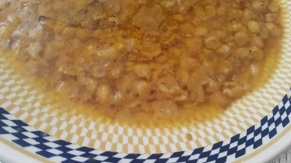 Plato tradicional de lentejas o daal picante hecho en casa de Asia — Foto de Stock