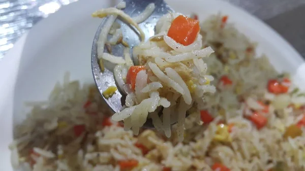 Arroz Basmati Pulao o pulav con guisantes, o arroz vegetal — Foto de Stock