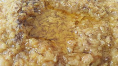 Ghee üstünde o ile hizmet görünümü baharatlı Hint tabak yakından