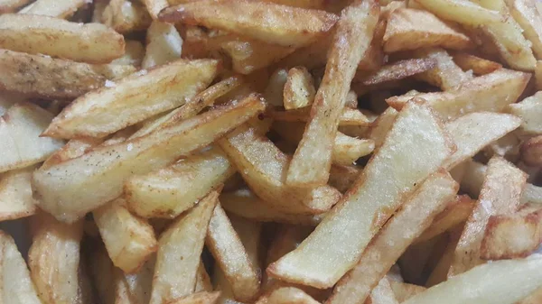 Vue rapprochée des frites de pommes de terre ou des bâtonnets de pommes de terre rôtis — Photo