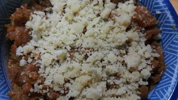 Close-up beeld van traditionele smakelijke zoete dessert genaamd Suji Halwa of Halva — Stockfoto