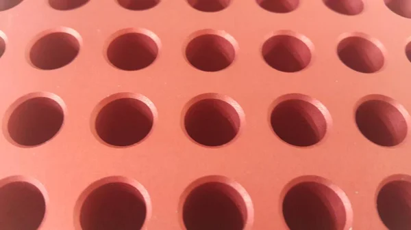 研究实验室金微移液器盒孔洞的特写 — 图库照片