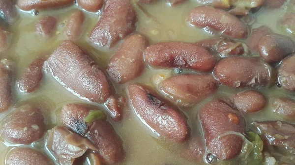 Närbild bild av kokta röda kidneybönor maträtt. — Stockfoto