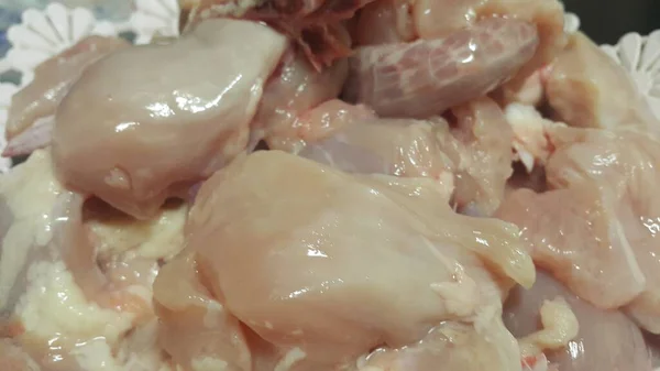 Nahaufnahme von rohem Hühnerfleisch im Lebensmittelladen — Stockfoto