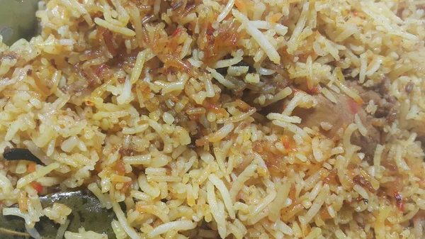 A close up  view of cooked rice chicken biryani made with traditional recipe — Stock Photo, Image