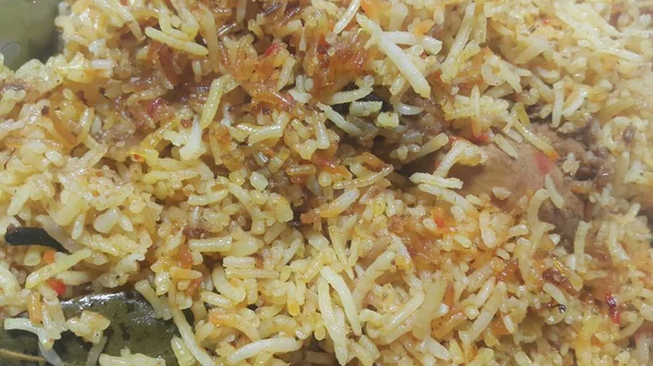 Крупный план приготовленного риса с курицей бириани, приготовленного по традиционному рецепту Стоковое Изображение