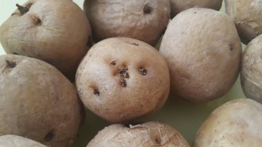  pazarda taze organik patates görünümünü yakın: patates arka plan doku