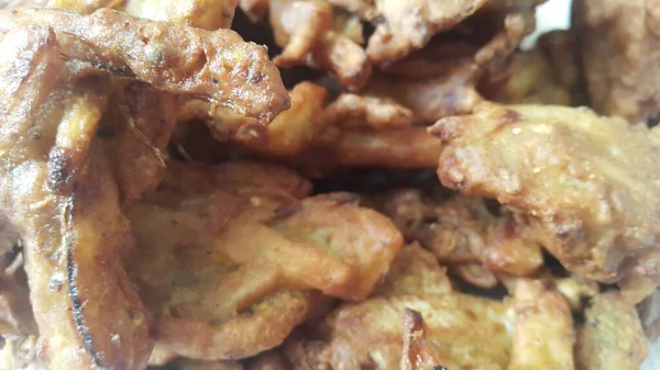 Хрустящая кукуруза Тикки, пакора / пакода или пирожки популярны индийские или пакистанские уличные закуски — стоковое фото