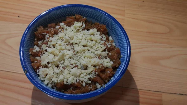 Vértes nézet a hagyományos, ízletes, édes desszert nevű Suji Halwa vagy Halva — Stock Fotó