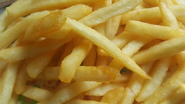 Closeup pohled na hranolky nebo pražené bramborové plátky — Stock fotografie