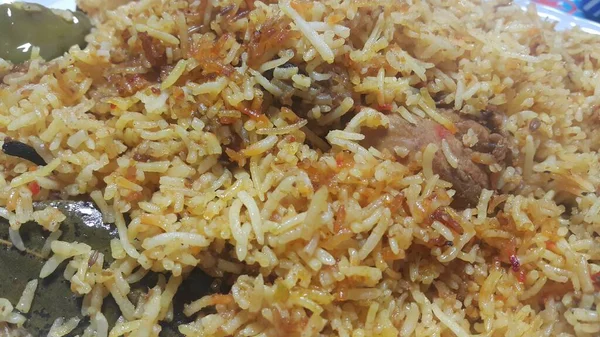 A close up  view of cooked rice chicken biryani made with traditional recipe — Stock Photo, Image